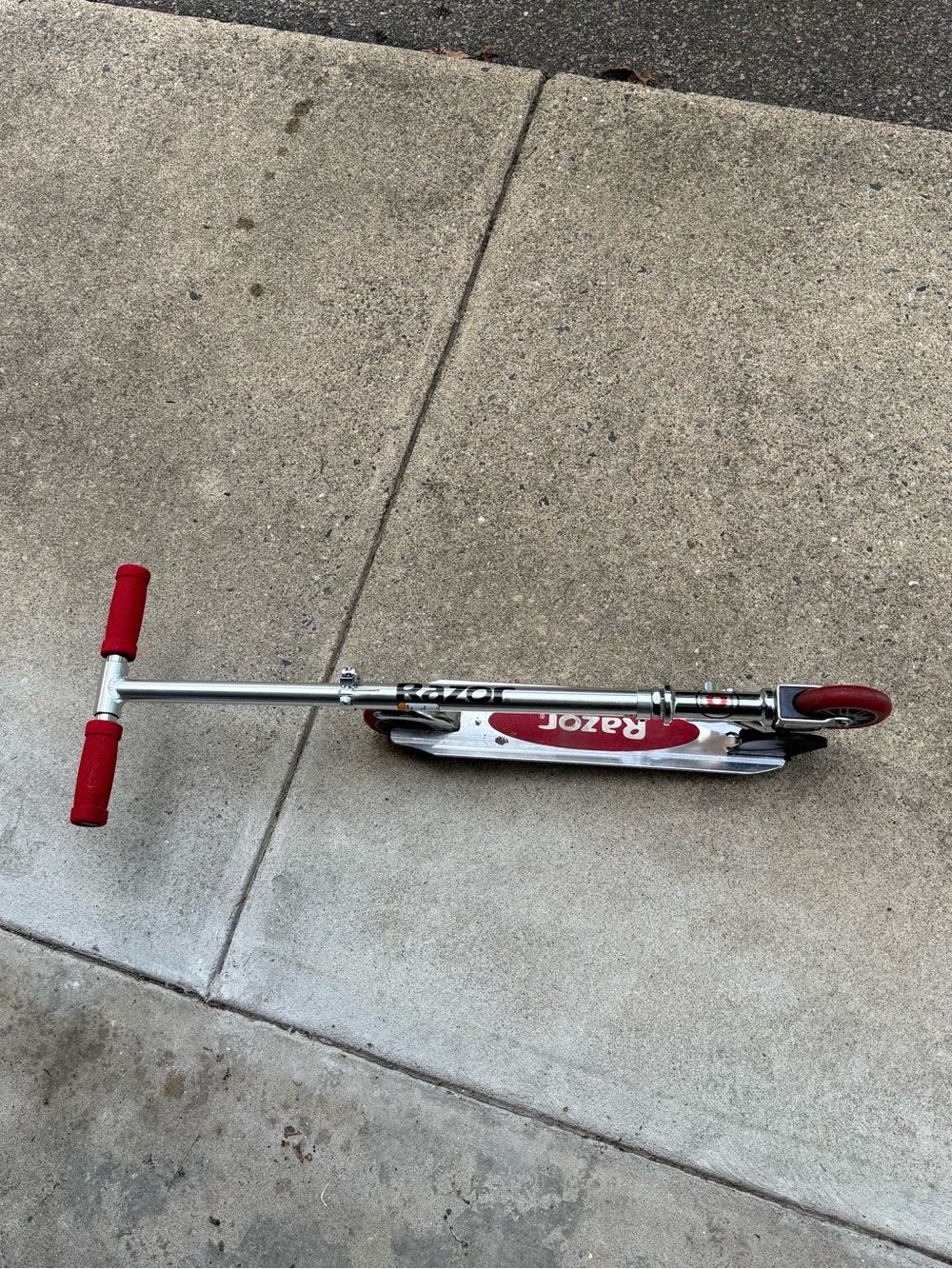 Razor A Kick Scooter for Kids Folding Aluminum Frame Red